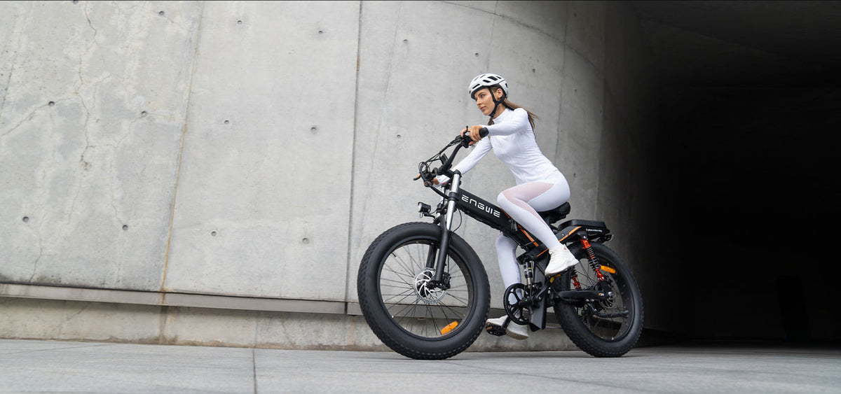 Engwe X20 e-moped on a city street